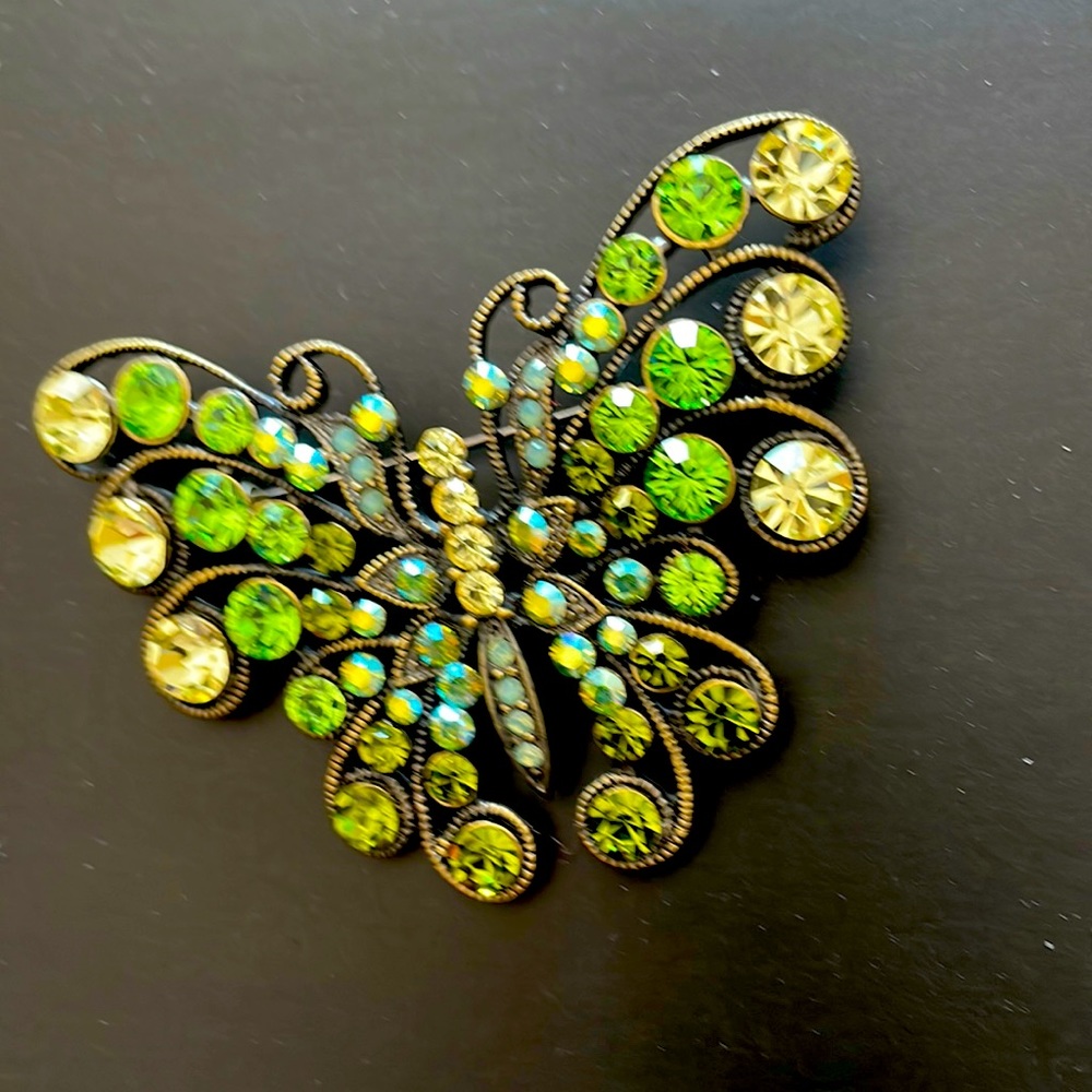 Butterfly pin 2”x3”